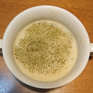 ブロッコリーと茎で豆乳スープ